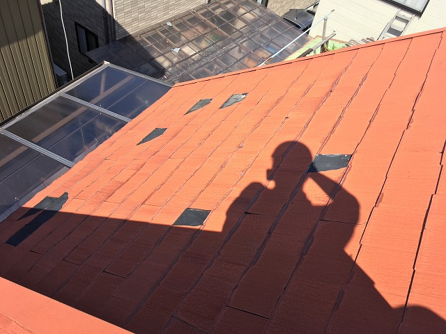 屋根材自体が破損したパミール屋根